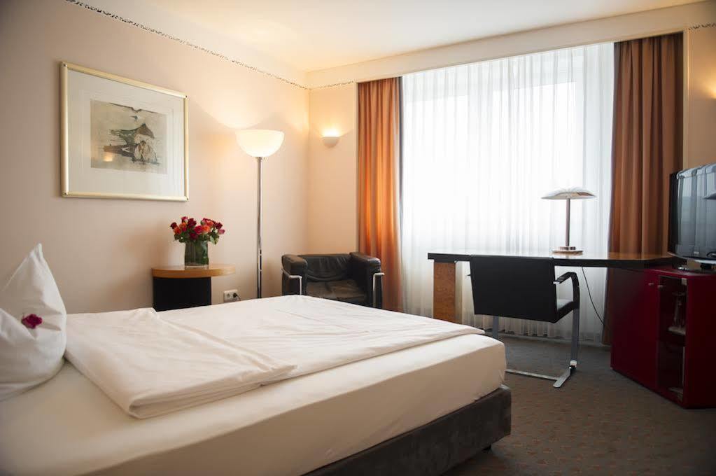 Parkhotel Schmid Adelsried Екстер'єр фото